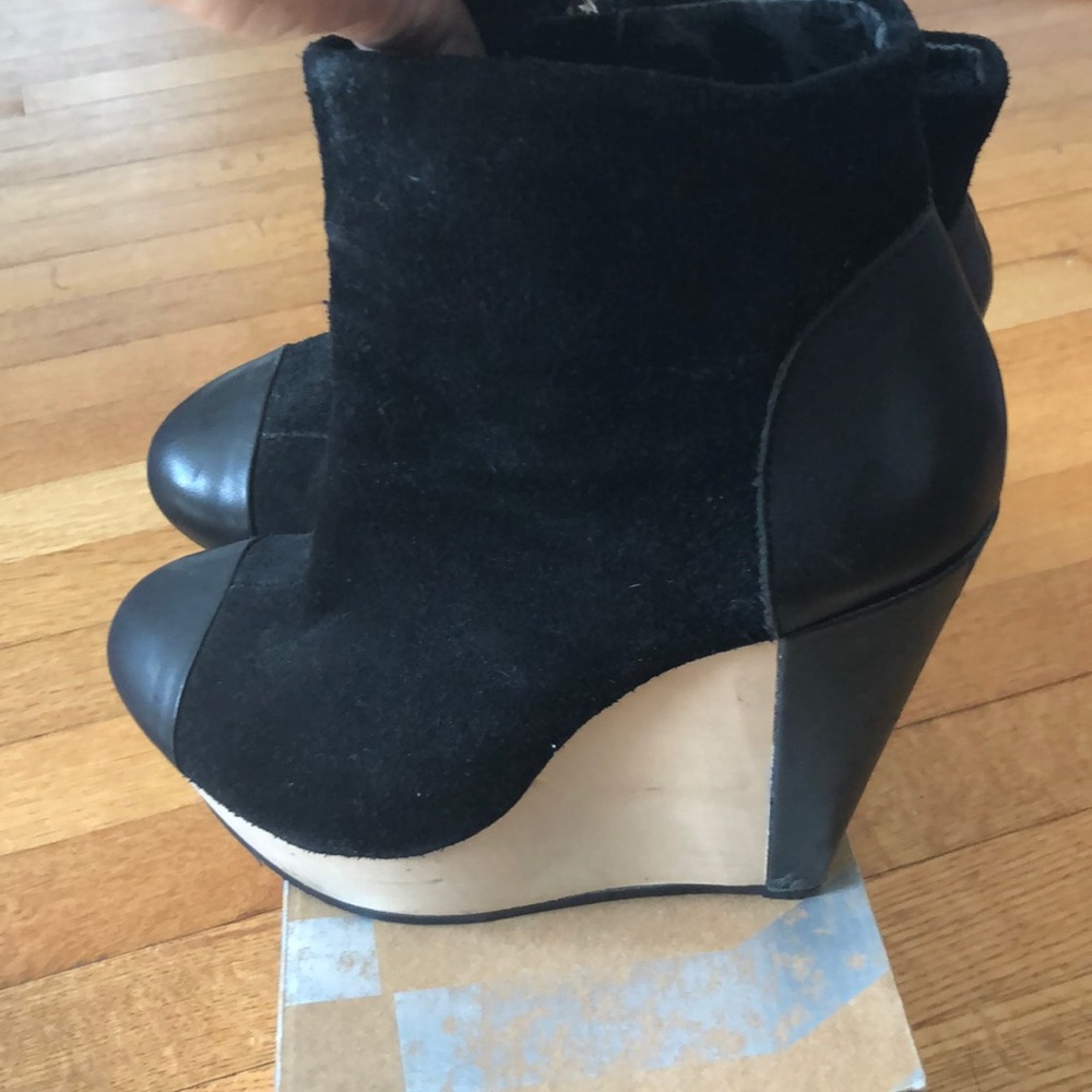 Good condition black Messeca NY 5”heel boot sz 6.5